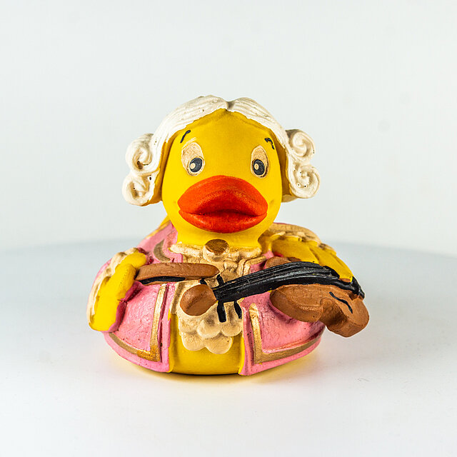 Austroducks // Wolfgang Amadeus Mozart mit Geige, rosa Jacke