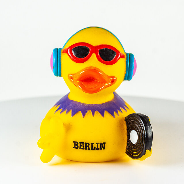 Factotum // DJ - Disk Jockey - "Berlin" Factotum // DJ - Disk Jockey - "Berlin"