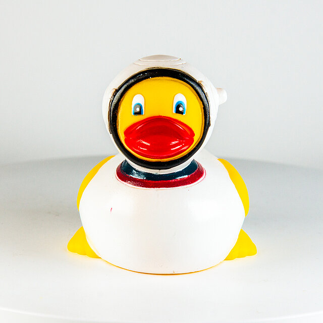 Ad-Line // Astronaut i hvit romdrakt med oksygenflaske på ryggen (AD7024) Ad-Line // Astronaut i hvit romdrakt med oksygenflaske på ryggen (AD7024)