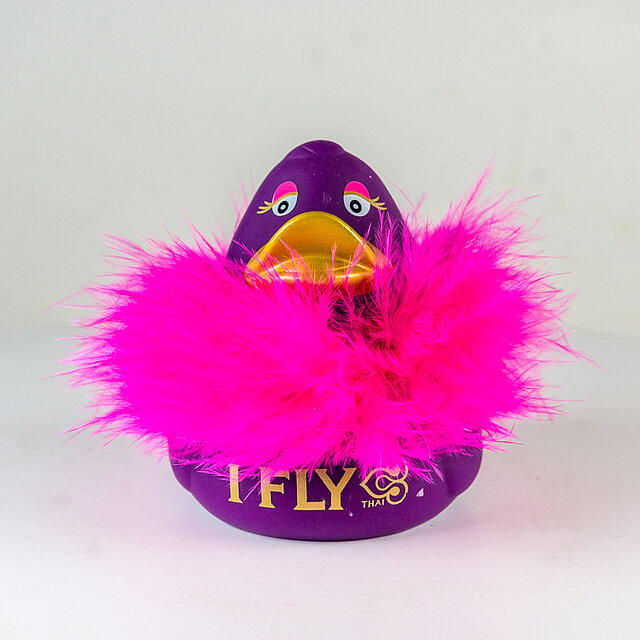 Diva violett mit dunkelrosa Federboa "I FLY THAI - Airways"