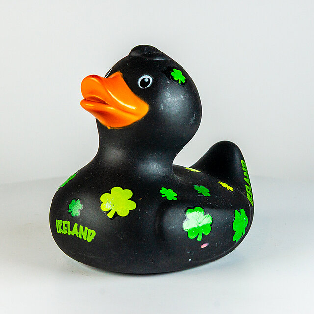 Irland - schwarz mit grünen Kleeblättern, Ireland - Shamrock Gift Company