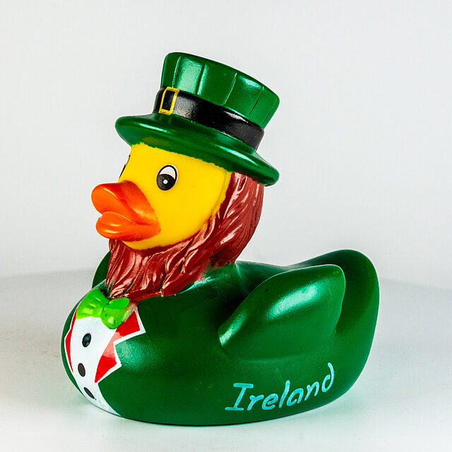 Irland - grüner Anzug mit St. Patrick Hut, hellgrüne Fliege, dunkler Vollbart, Ireland - Shamrock Gift Company