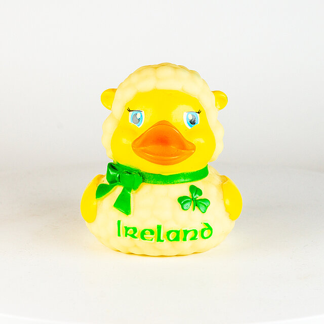 Irland - Schaf, weißes Fell mit Fliege und Kleeblatt, Ireland - Shamrock Gift Company