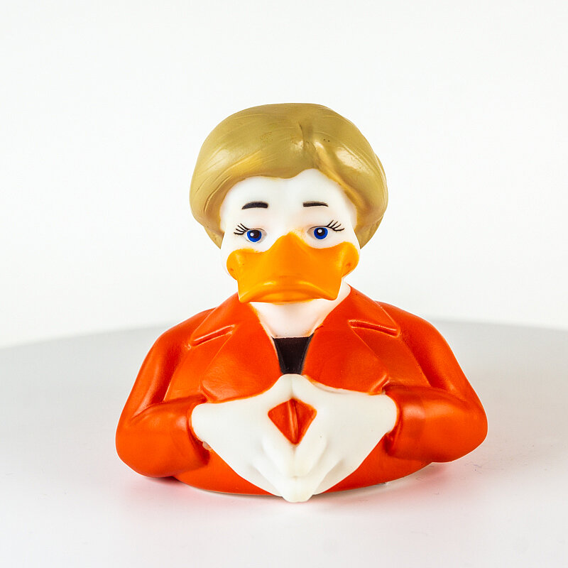 Im Hamburger Stadtteil Eimsbüttel kommt die spätere, erste weibliche Bundeskanzlerin der Bundesrepublik Deutschland Angela Dorothea Merkel (geb. Kasner) zur Welt. Ihre Amtszeit ging über stolze 4 Perioden vom 22. November 2005 bis zum 8. Dezember 2021 Im Hamburger Stadtteil Eimsbüttel kommt die spätere, erste weibliche Bundeskanzlerin der Bundesrepublik Deutschland Angela Dorothea Merkel (geb. Kasner) zur Welt. Ihre Amtszeit ging über stolze 4 Perioden vom 22. November 2005 bis zum 8. Dezember 2021