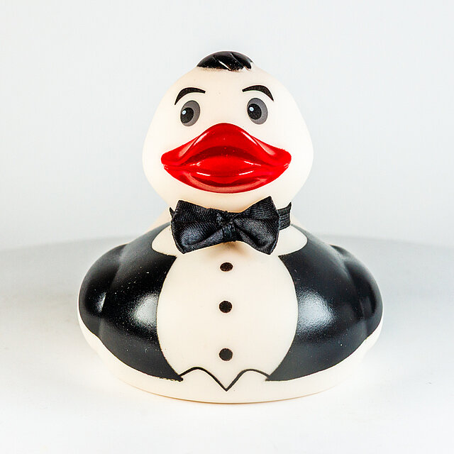 QUACKERS Collectables // "James Pond" - schwarzer Anzug mit Fliege - Bond QUACKERS Collectables // "James Pond" - schwarzer Anzug mit Fliege - Bond