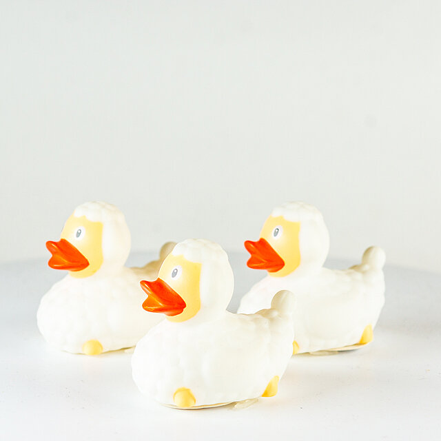 LiLaLu // Andebed - sau, sau hvit, liten - 3 stk. LiLaLu // Andebed - sau, sau hvit, liten - 3 stk.